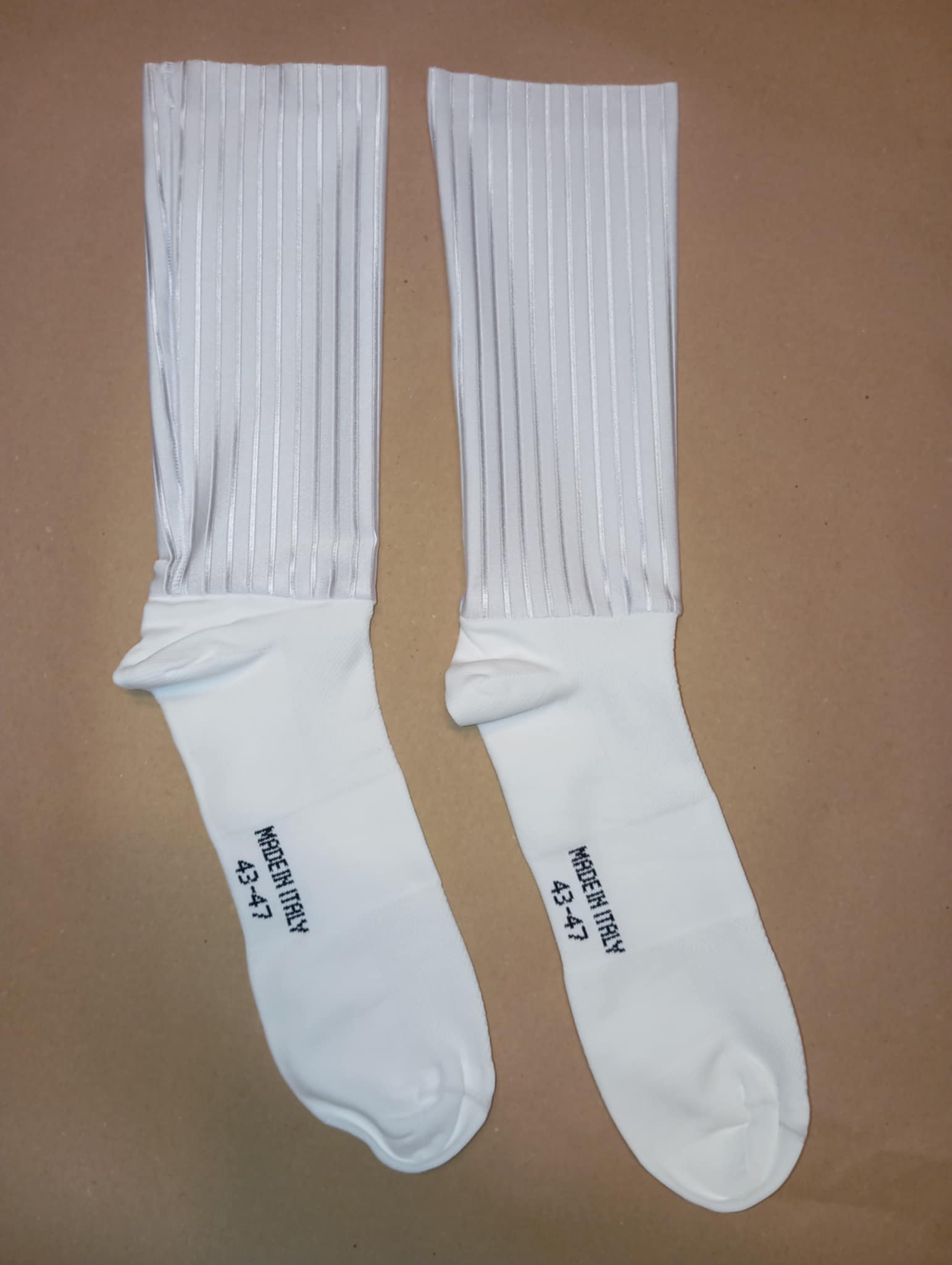 Vraag nu je sample aan! Gepersonaliseerde Aero Fietssokken – Voor Teams & Merken die Willen Opvallen